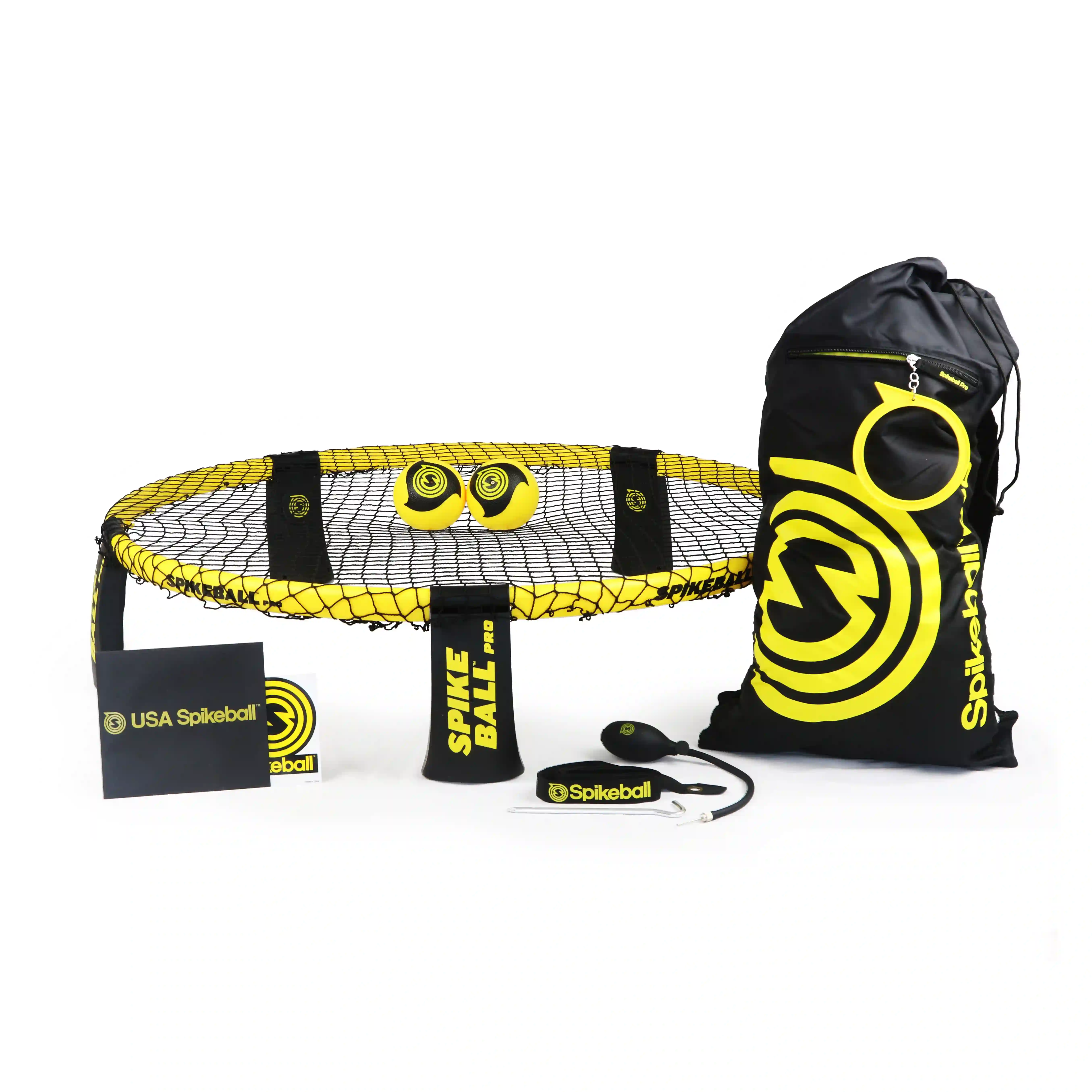 Spikeball Pro Set mit Netz, gelben Bällen, Tragetasche und Zubehör auf weißem Hintergrund