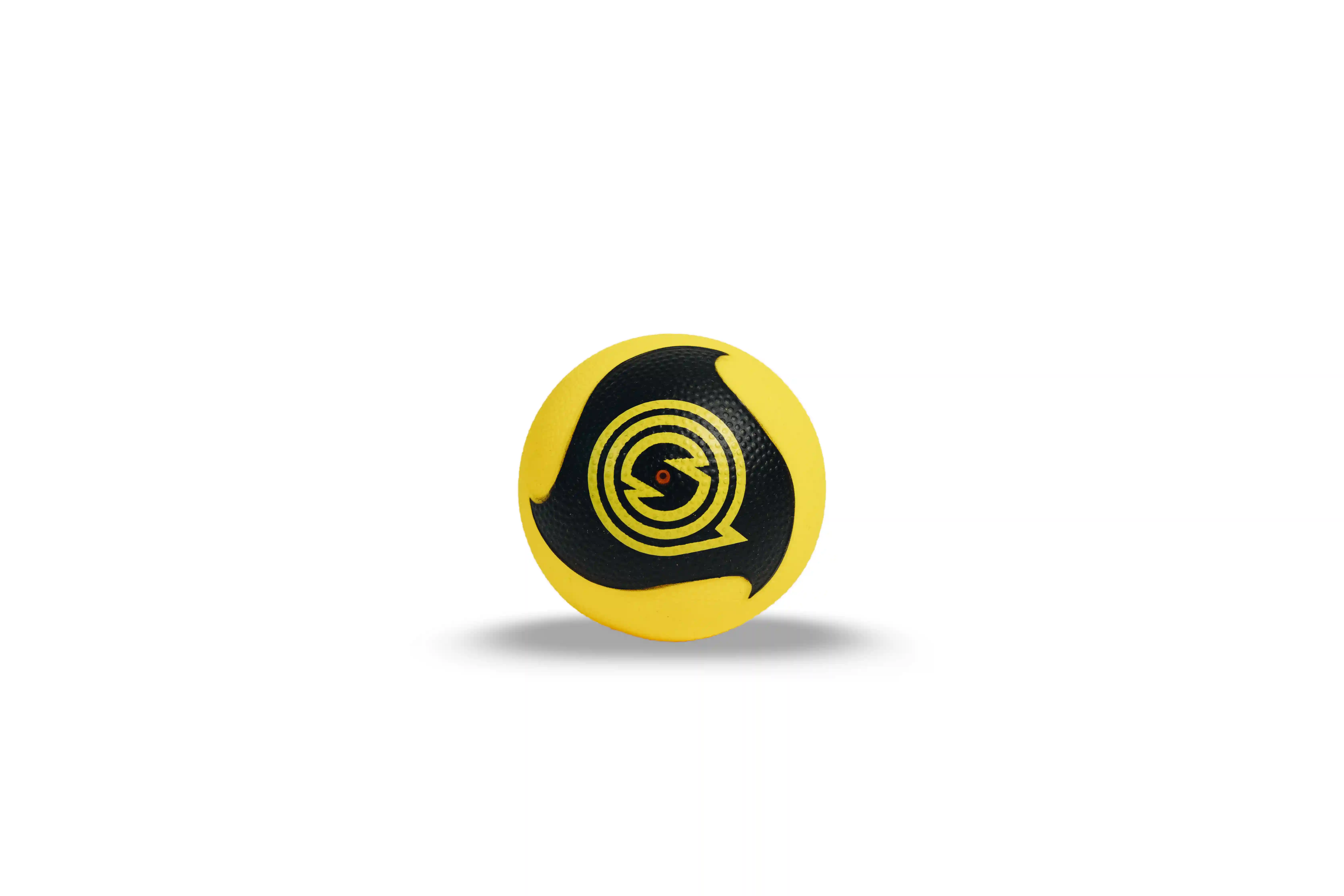 Einzelner gelber Ball mit schwarzem Spiral-Logo und rotem Punkt